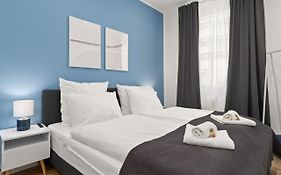 Shiny Homes - Elegant City Apartments
